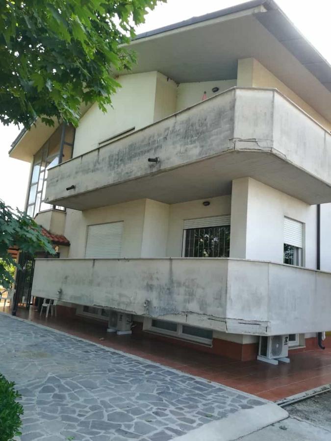 Old Club Casa Vacanze Carlo Trani Aprilia Bagian luar foto