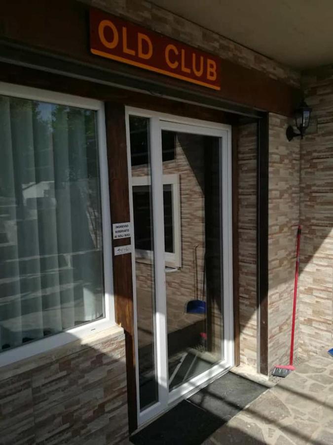 Old Club Casa Vacanze Carlo Trani Aprilia Bagian luar foto